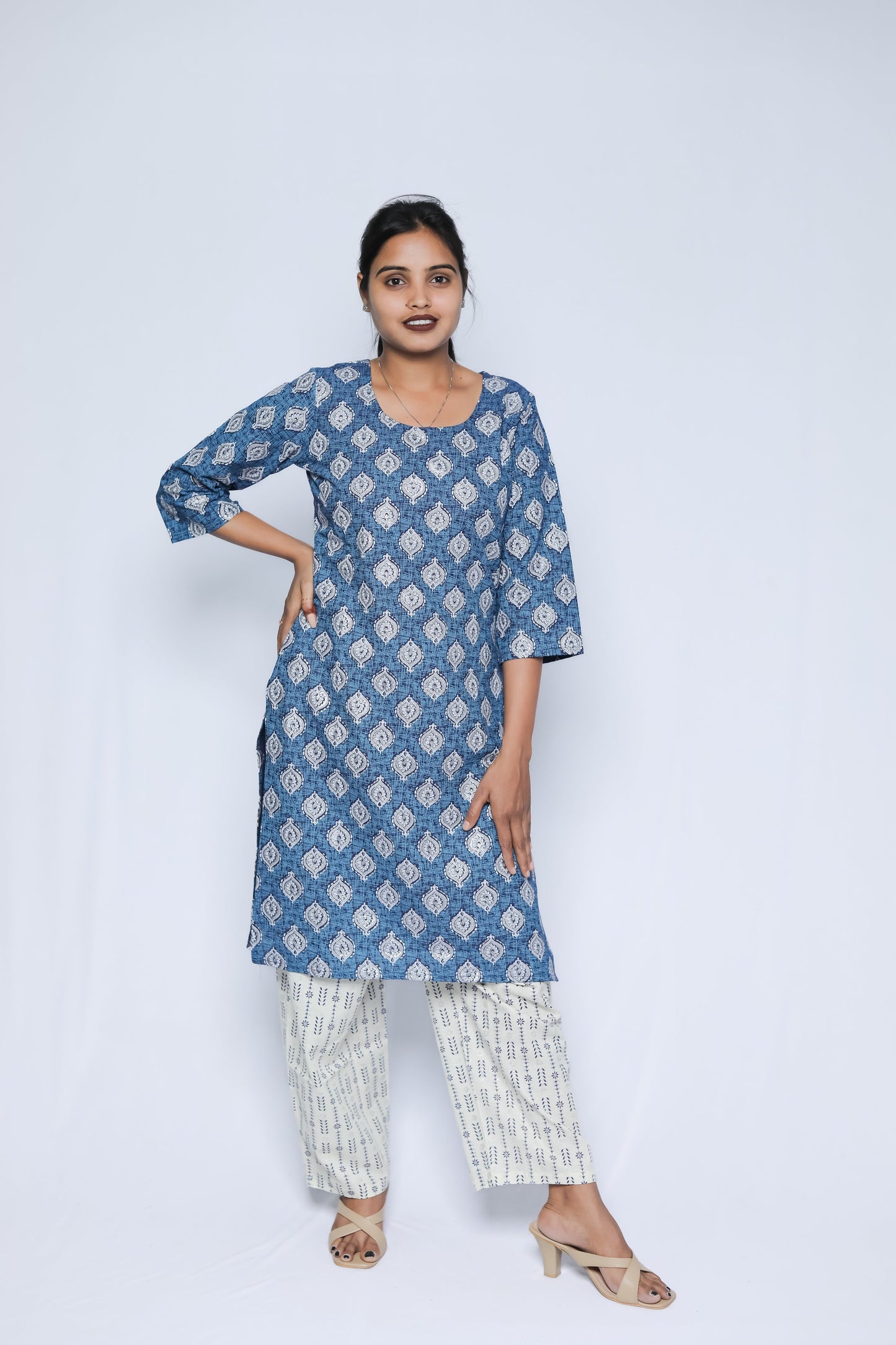 Round neck kurta set N Square