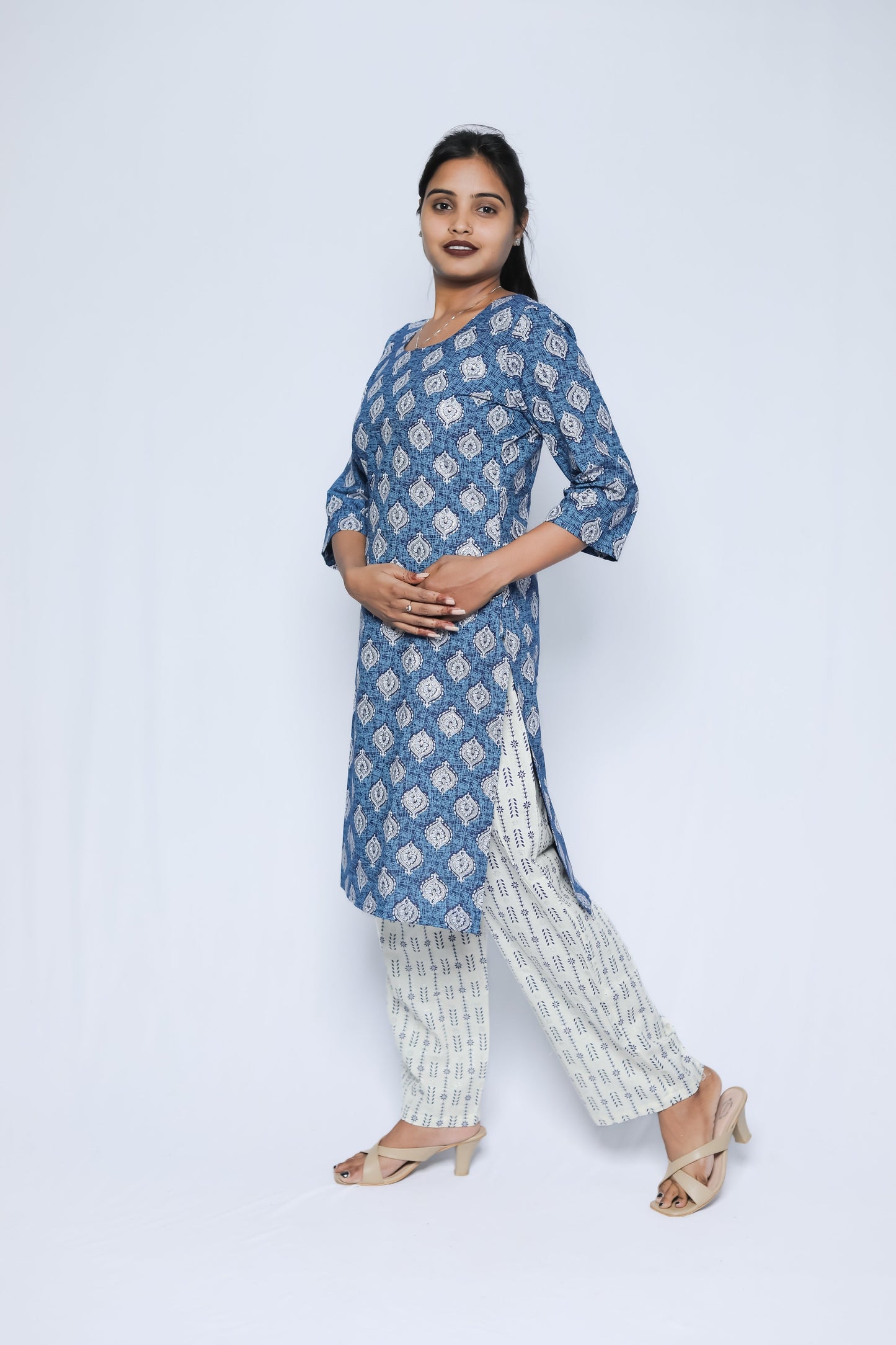 Round neck kurta set N Square