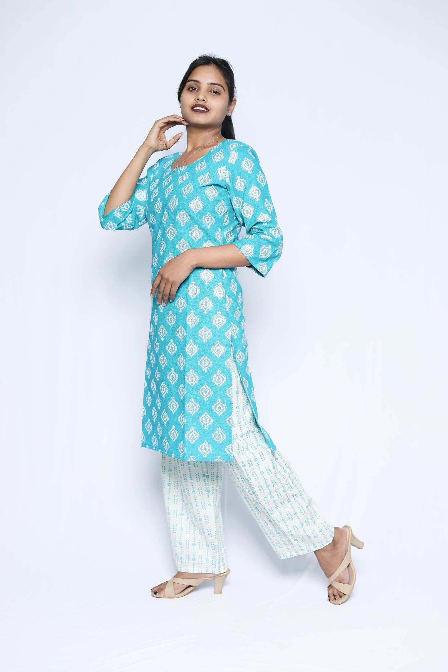 Round neck kurta set N Square