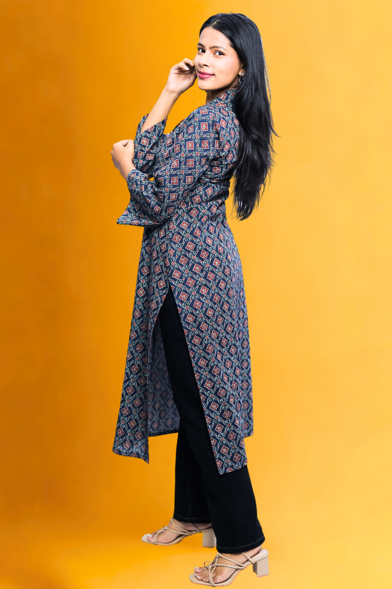 Elegant Black Cotton Straight Printed Long Kurta – Avaraniya N Square