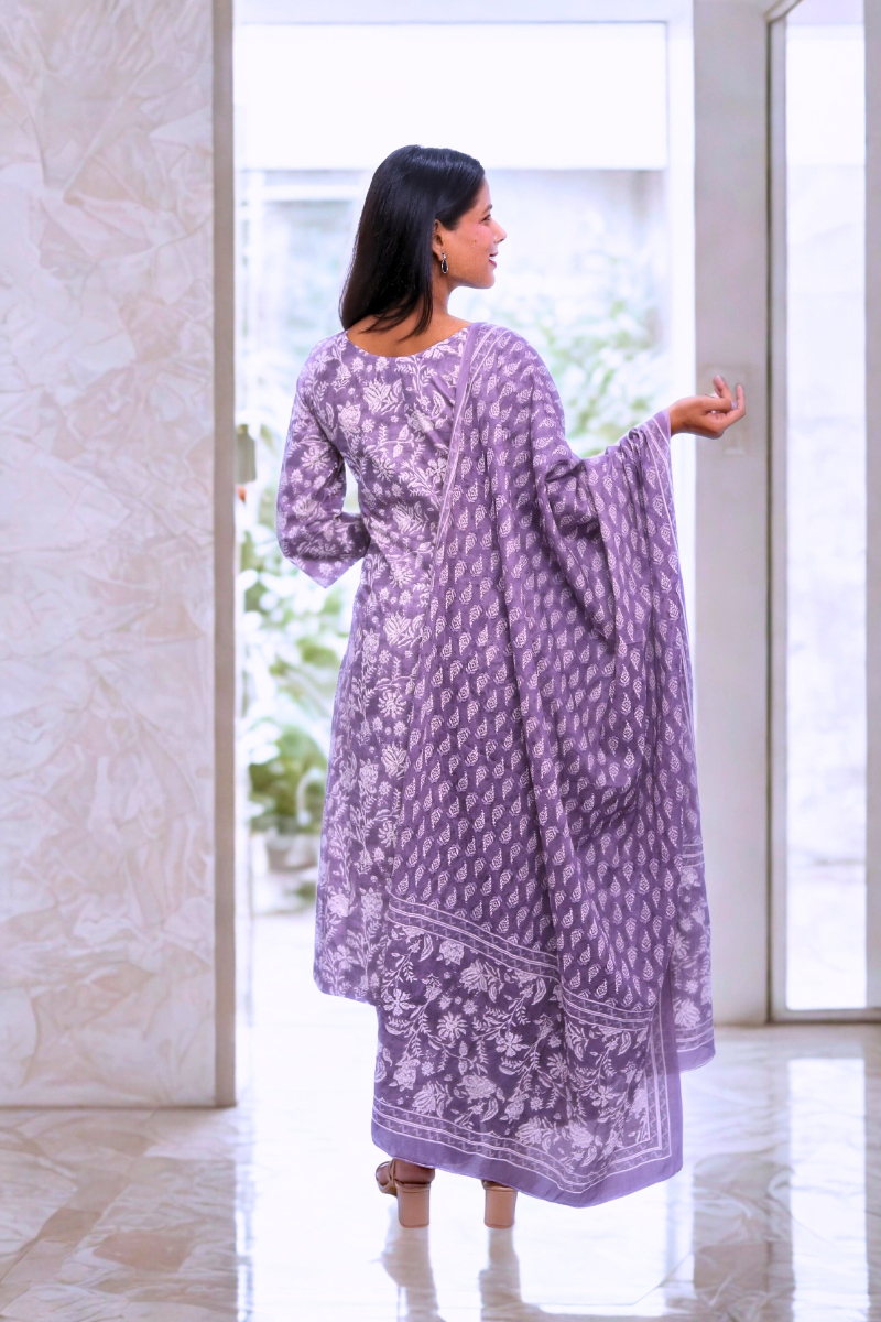 Avaraniya Light purple Elegant Cotton Suit Set for Women N Square Fashion and Clothing