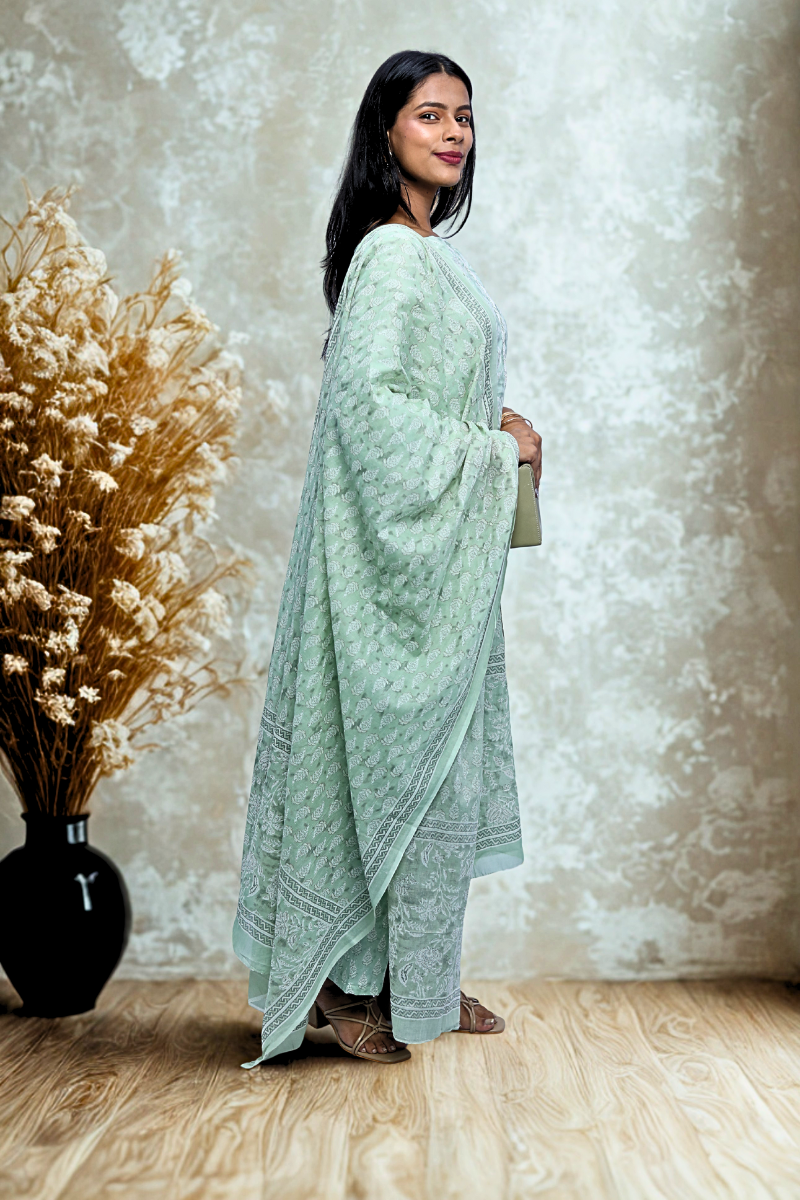 Avaraniya Light Green Elegant Cotton Suit Set for Women N Square Fashion and Clothing