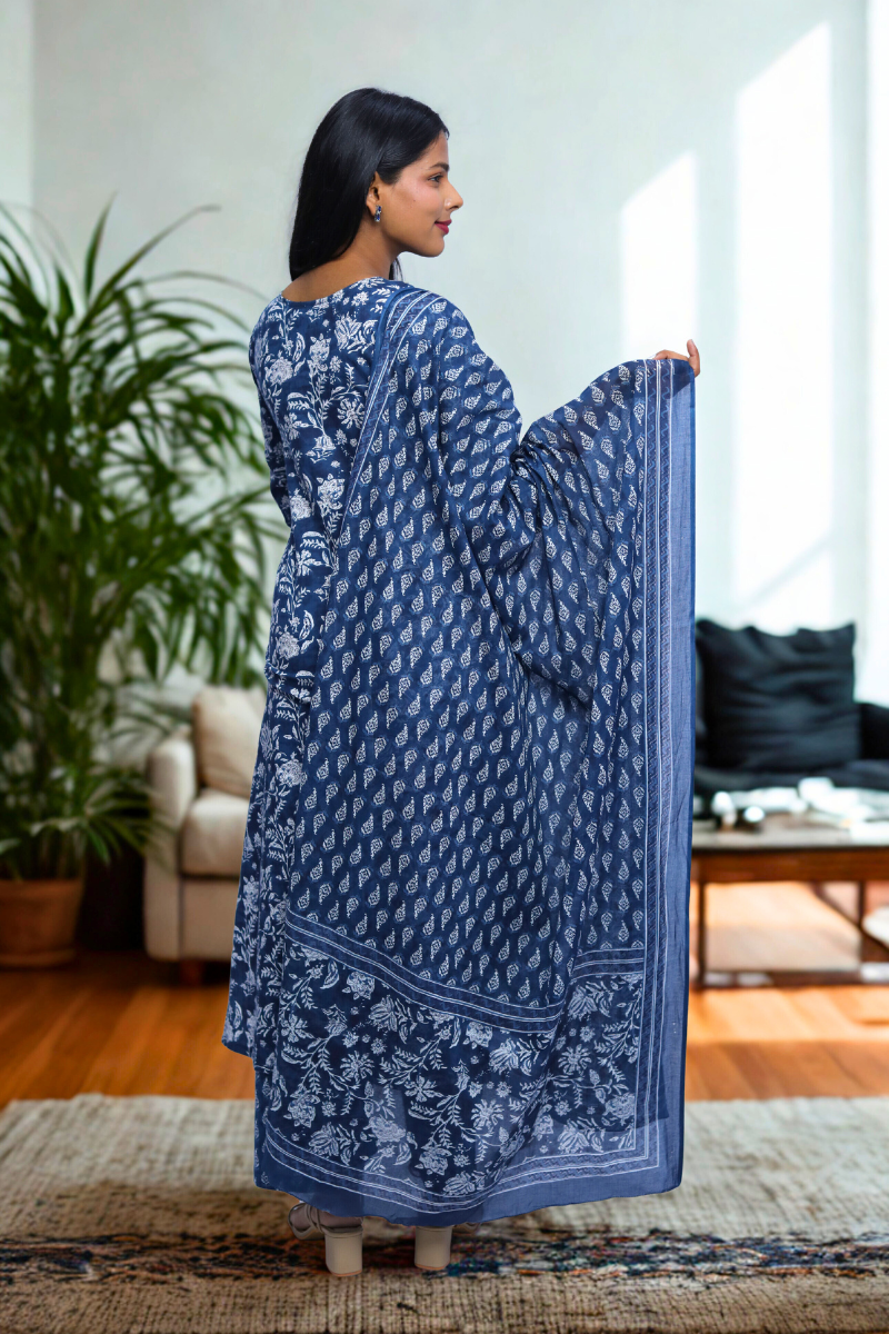 Avaraniya Blue Elegant Cotton Suit Set for Women N Square