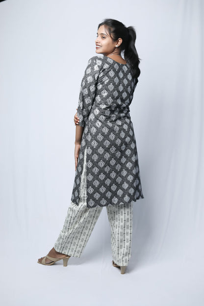 Round neck kurta set N Square