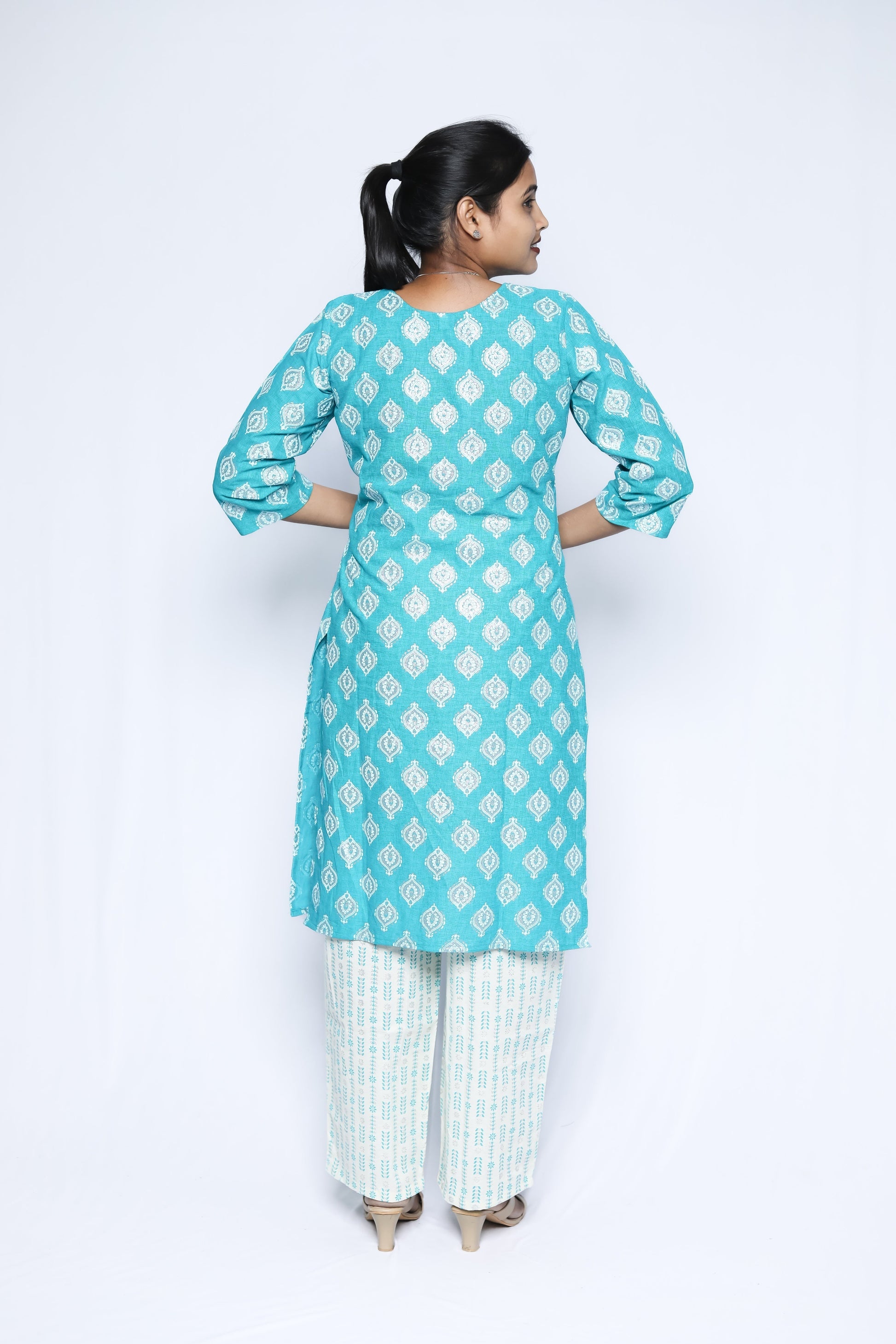 Round neck kurta set N Square
