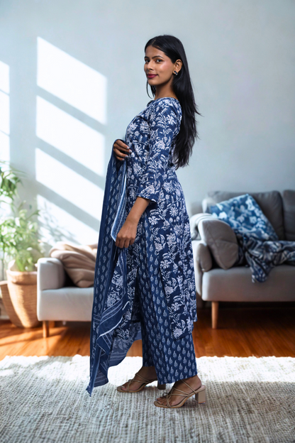Avaraniya Blue Elegant Cotton Suit Set for Women N Square